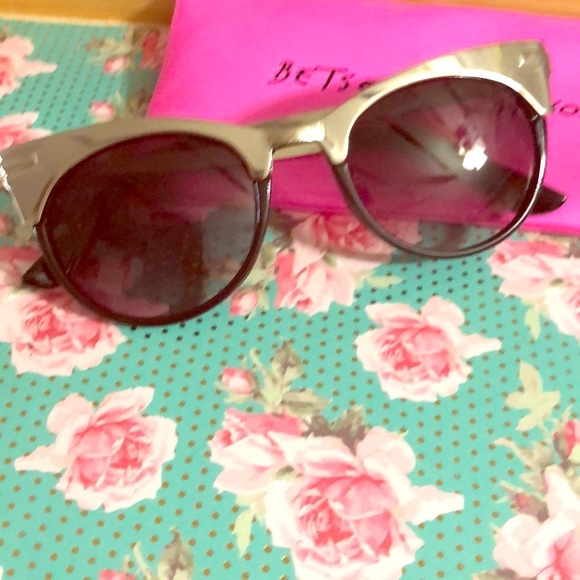 Betsey Johnson retro cat eye sunglasses? main image 3